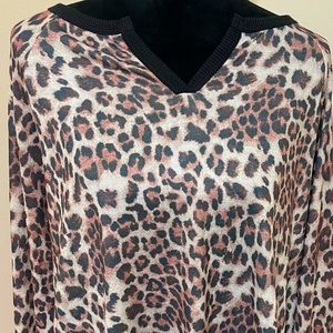Animal Print Women’s V-Neck Shirt Size 2X